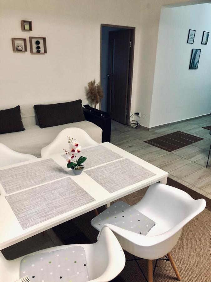 City Break Maya Apartment Oradea Eksteriør billede